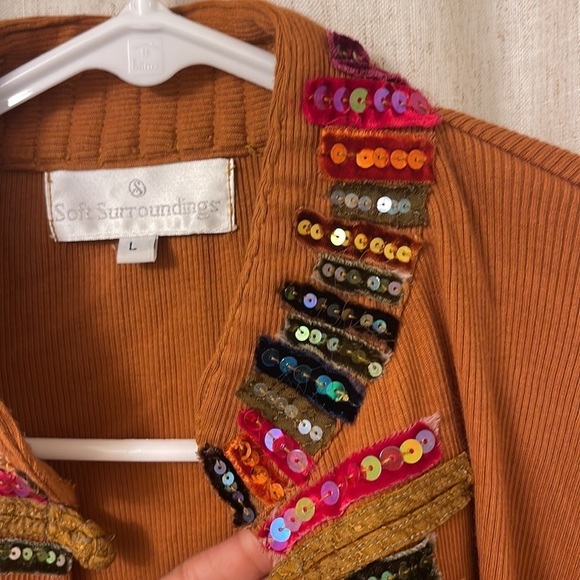 Soft surrounding button up top - Picture 5 of 7